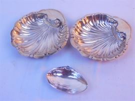 Wallace sterling clam shell and 2 Mexican Silver shells.