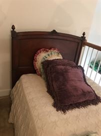 Vintag twin bed