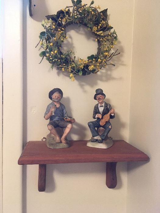 Wall shelf, Collectible figurines, decorative wreaths