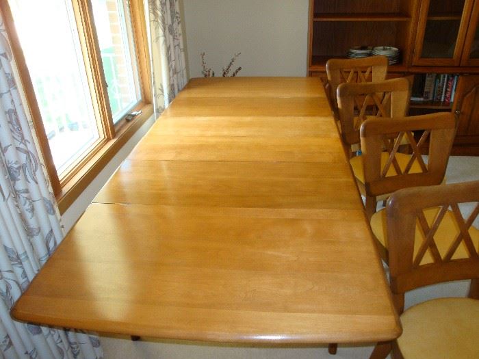 Ash Table, 7ft, w two leaves 4 chairs.