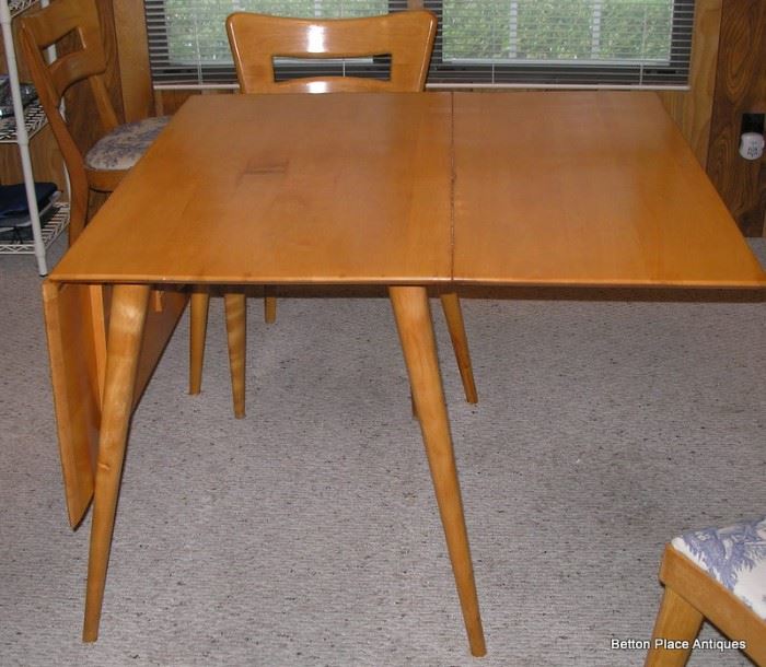 Showing the #Paul McCobb Planner Group Dining Table with one leaf down