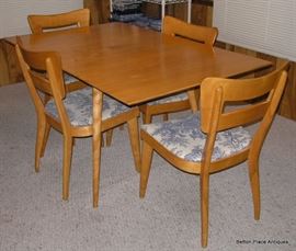 Paul McCobb Planner Group Mid Century 1950's era Drop Leaf Dining Table with Four Chairs covered in Blue Toile, excellent condition,