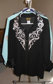 Ladies clothing size XL, and it is very nice,  some excellent clothing and shoes
