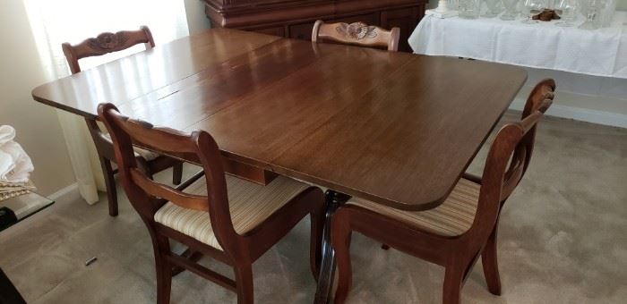duncan phyfe table w/ 4 chairs