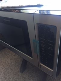 Brand new Frigidaire Professional microwave - never used!