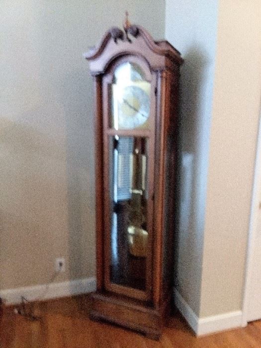 Grandfather clock, colonial. Working condition and chimes. 