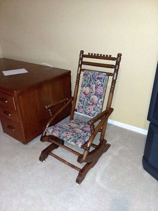 Antique Rocking chair, Great condition.