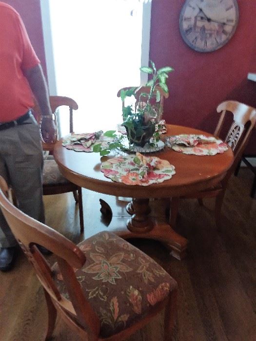 Dining table, 4 chairs, 2 expansion leaves.  