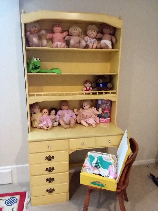 Youth bedroom set.   Cabbage patch dolls and others, baby doll clothes