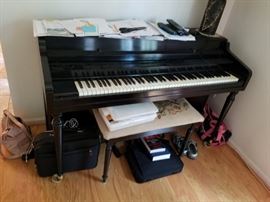 Upright piano