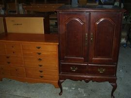 NO, these are not matching pieces.