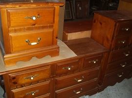 Yes, this is a 4 piece set. I kid you not.