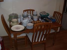 Lots of kitchen goodies.