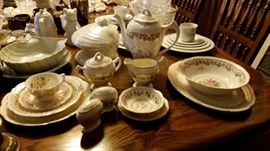 22K GOLD CHINA LIKE NEW