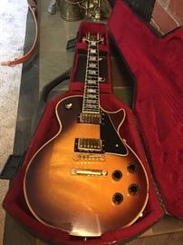 1970’s GIBSON LES PAUL GUITAR CUSTOM WITH HARD CASE MADE IN THE USA