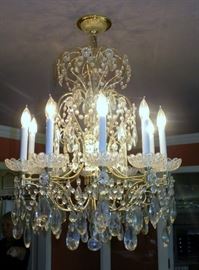 Gorgeous Crystal Chandelier 