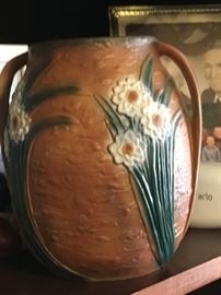 Roseville Pottery vase      ( Daffodil ) 