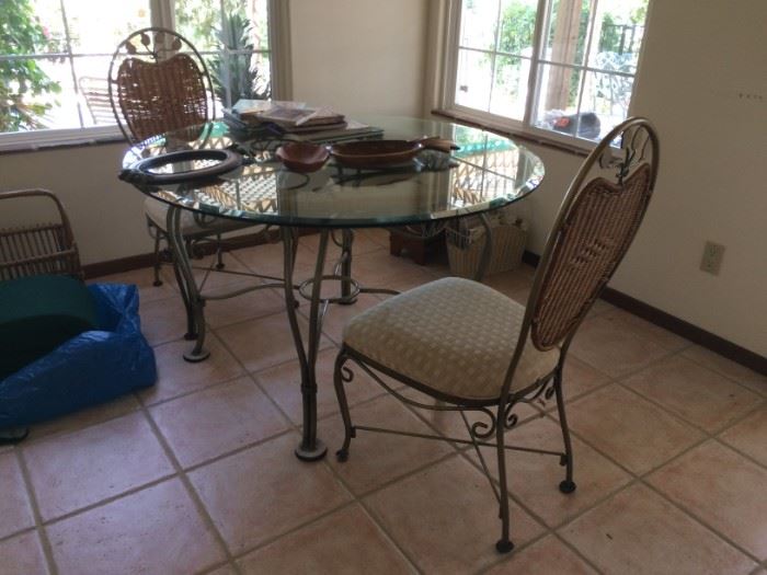 round glass top table with 4 chairs