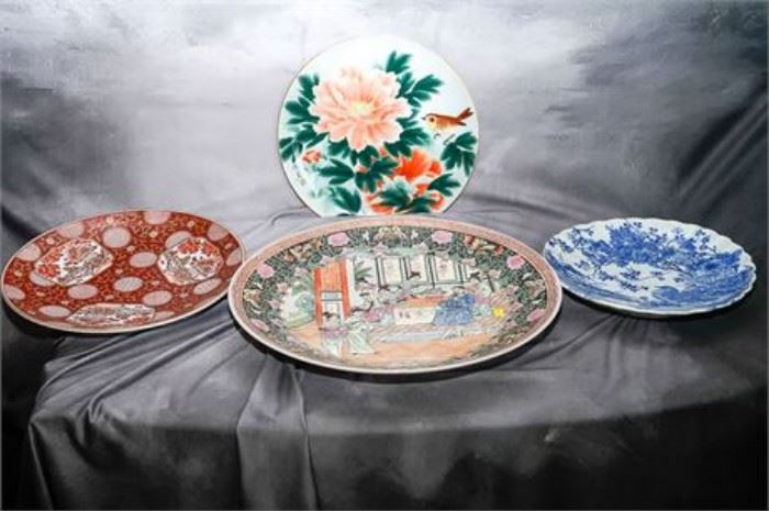 Pretty Group of Four Decorative Oriental Plates
