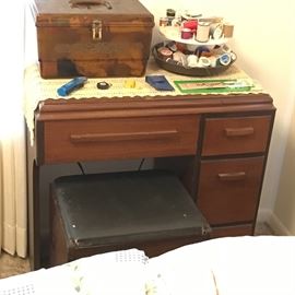 Singer sewing machine with bench. No cord but it could be ordered