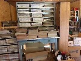 Yes there’s a fabulous industrial desk under the piles of magazines