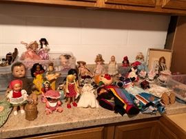 Antique dolls, Storybook dolls.