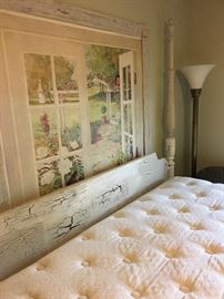 4 poster king sized bed in white craquelure