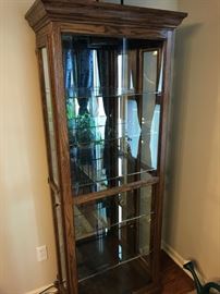 BEAUTIFUL CURIO / CHINA CABINET