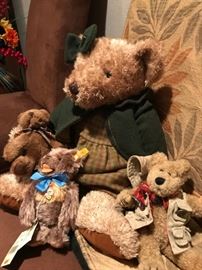 LARGE SELECTION OF BOYDS BEARS AND OTHER STUFFED ANIMALS 
