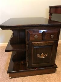 VINTAGE SOLID WOOD END TABLE