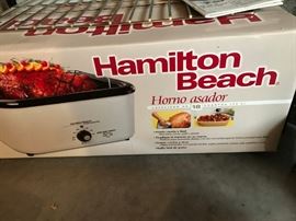 CROCKPOTS AND ROASTERS