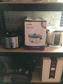 CROCKPOTS AND ROASTERS