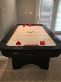 Air hockey table