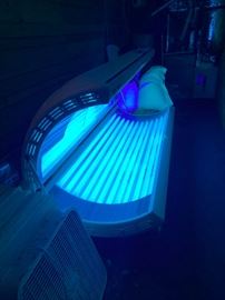 Tanning Bed, tan all year round!!