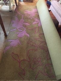 Pattern on 8x10 Safaveih wool rug. Excellent condition.