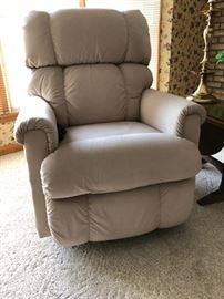 Electric Lazy Boy lift chair, 3 moths old, excellent condition. Paid $1600.00 new 