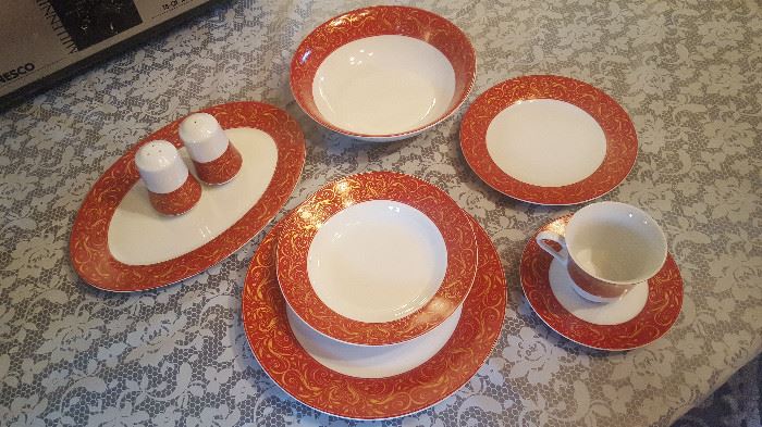 Set of 8 ChrisMadden/JCPennyHome, Microwave+Dishwasher plus some accessories