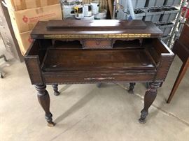 Melodian desk
