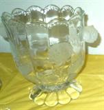 MANY ELEGANT GLASS ITEMS