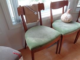 4 of these mid century chairs