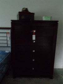 chest of drawers