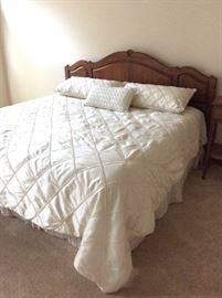 ETHAN ALLEN KING SIZE BED