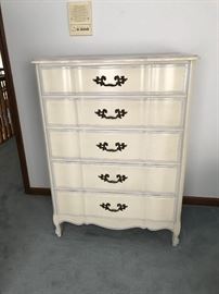 NICE CHEST OF DRAWERS