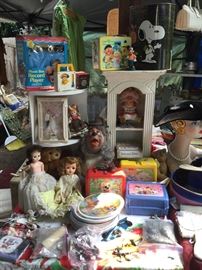 Vintage toys, lunchboxs,madame Alexander dolls, McDonald’s plastic plates, snoopy trash can, strawberry shortcake light, miscellaneous toys