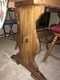 bottom to Dining table