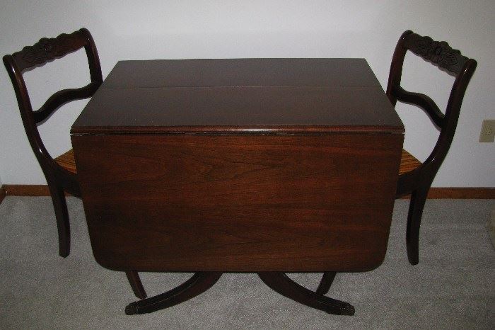 Drop leaf table/chairs