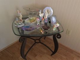 Square-shaped glass top coffee table / end table, collectibles, crystal bowl, picture frames, etc.