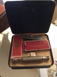 Vintage men's Durham razor set
