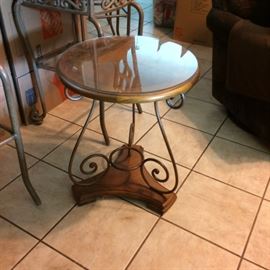 round accent table  