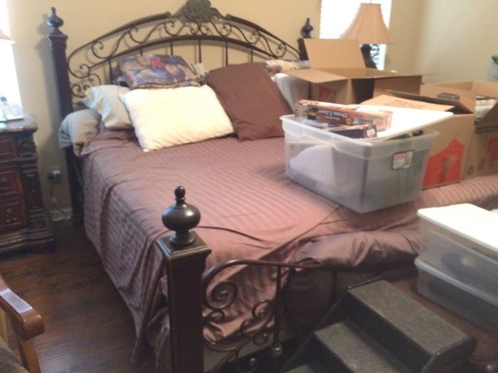 queen size bed     night stands,    